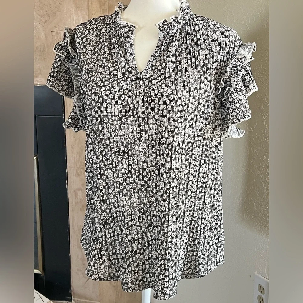 GREIGE WHITE/BLACK FLORAL BLOUSE - Picture 1 of 7